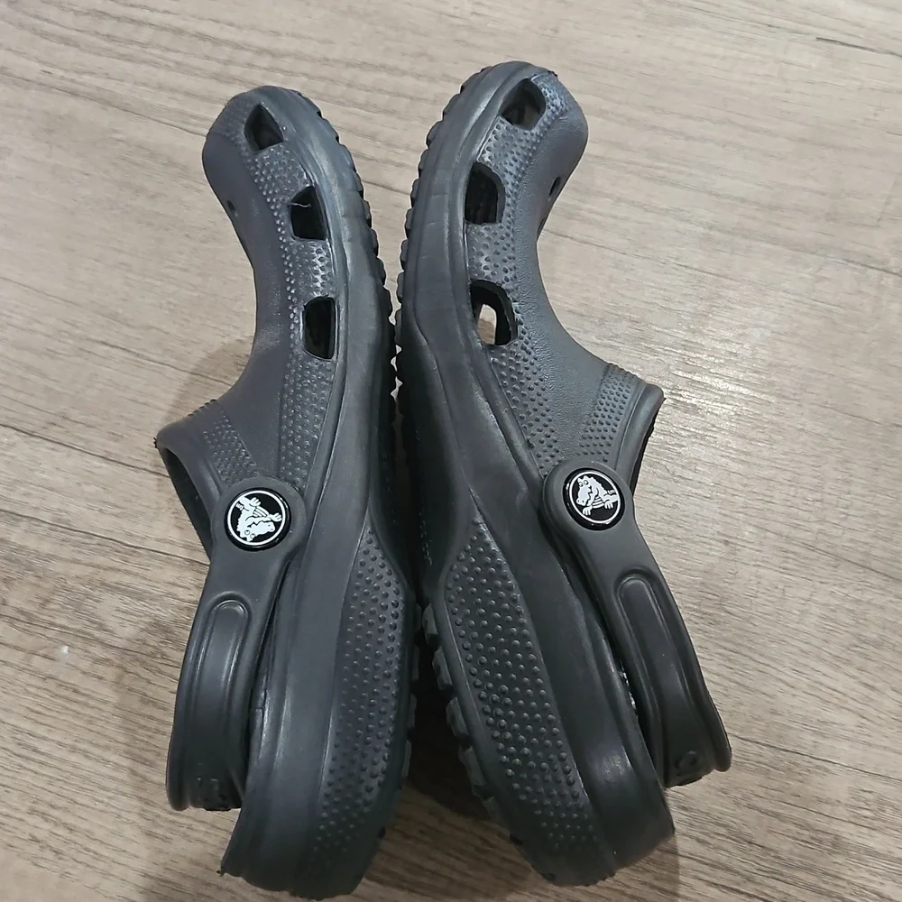 CROCS new never